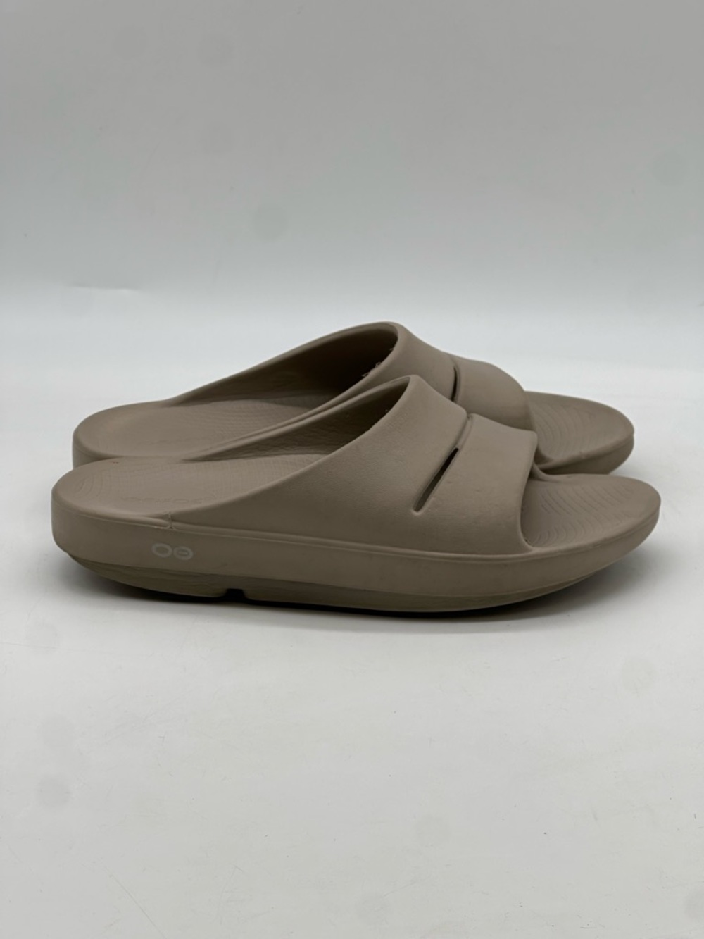 OOFOS Sandals. Size 9